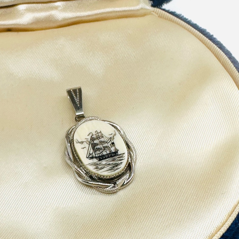 Vintage Schooner Scrimshaw Ship Pendant - Picture 5 of 6